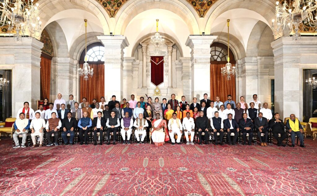 President Murmu Meets Tribal Leaders Under ‘Adi Karmayogi Abhiyan’ 1 img 0215