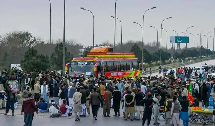 Pakistan Crisis: Roads Sealed, Internet Down in Islamabad and Rawalpindi Ahead of TLP Protest 1 Pakistan TLP Protest: Roads Sealed, Internet Down in Islamabad & Rawalpindi