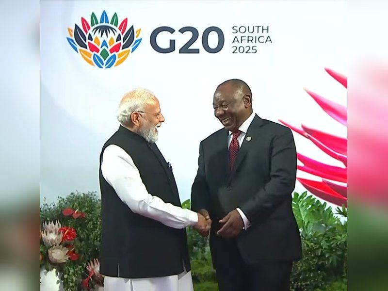 Modi in Johannesburg for G20 Summit, Warm SA Welcome<br> 1 Modi in Johannesburg for G20 Summit, Warm SA Welcome