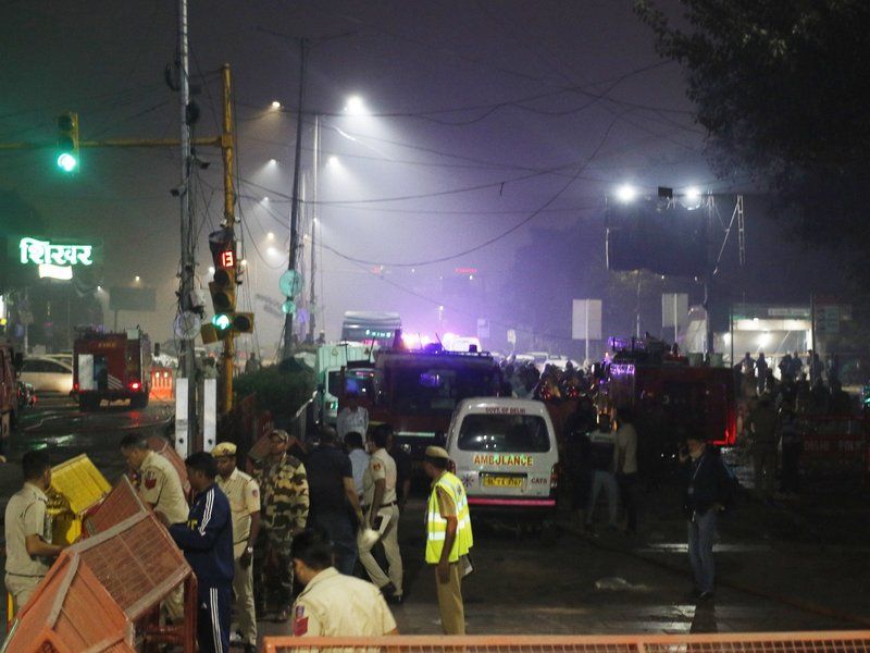 Delhi Blast Near Red Fort: 8 Killed, Dozens Injured; High Alert in Mumbai & UP 1 Delhi Blast Near Red Fort