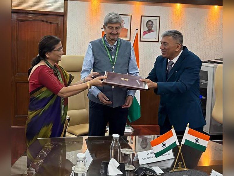 Gati Shakti Vishwavidyalaya, DRDO Sign MoU to Boost Smart Defence Tech 1 Gati Shakti Vishwavidyalaya, DRDO Sign MoU to Boost Smart Defence Tech