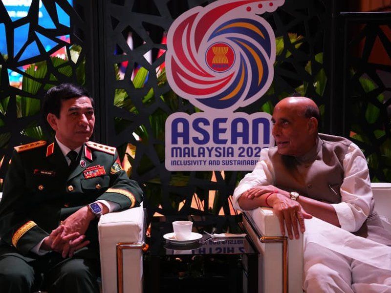 India-Vietnam Defence Ties:Rajnath Singh Meets Vietnam Defence Minister in KL 1 India-Vietnam Defence Ties