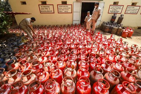 Govt Approves 25 Lakh New LPG Connections Under PMUY 1 Govt Approves 25 Lakh New LPG Connections Under PMUY