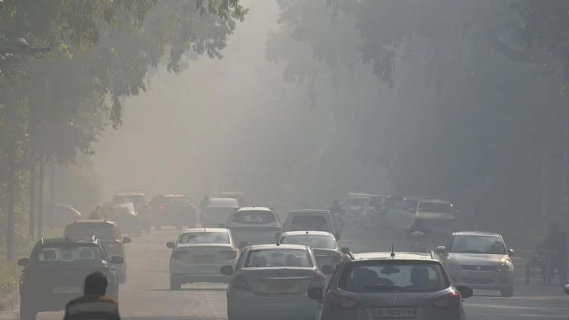 Delhi Chokes as AQI Crosses 400