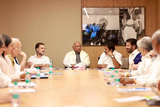 Kerala CM Race Intensifies: Congress High Command to Decide Today 1 Kerala CM Race Intensifies