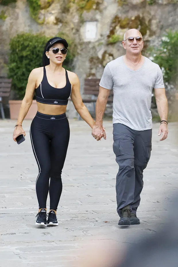 Lauren Sanchez and Jeff Bezos Pledge Rs 327 Cr to Revolutionize Sustainable Fashion with Next-Generation Textiles 2 Lauren Sanchez and Jeff Bezos